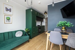 Superior Apartment, City View | Living area - Royal - by Kairos Apartments (Gliwice)