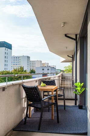 Superior Apartment, City View | Balcony - Royal - by Kairos Apartments (Gliwice)