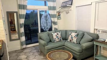 Signature Studio, 1 Queen Bed, Patio, Pool View | Living area