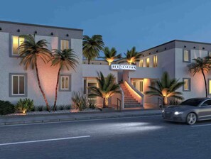 Exterior - The Shoreline Suite – Spacious & Beachy (Hollywood)
