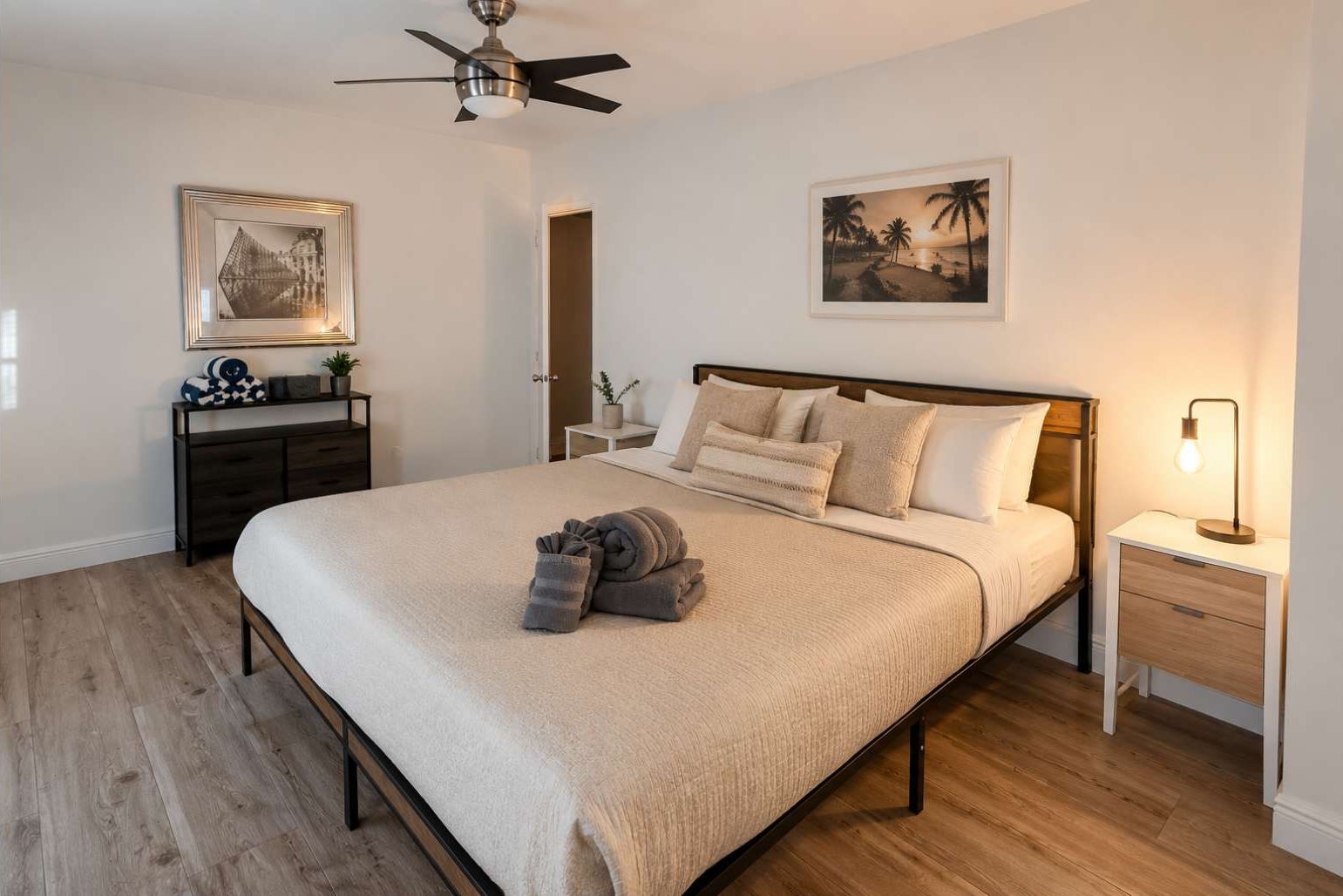 1 Schlafzimmer, Schreibtisch, Bügeleisen/Bügelbrett, Reisekinderbett