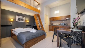City Apartment | Iron/ironing board, WiFi (free)