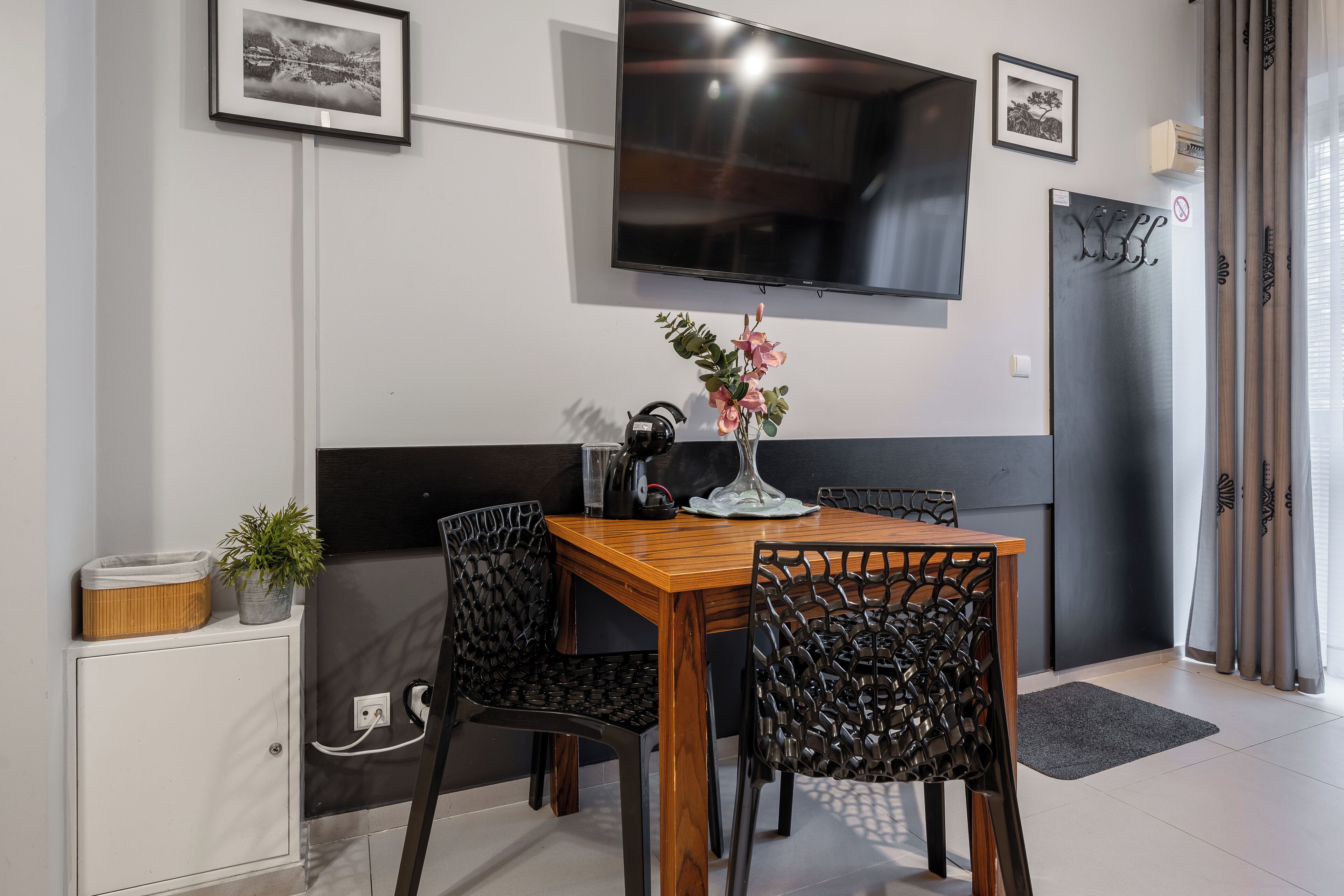 City Apartment | In-room dining