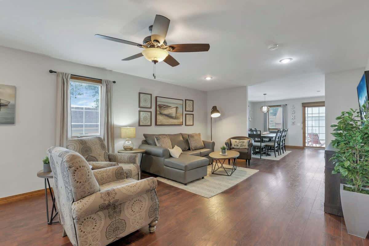 TV, DVD player, offices