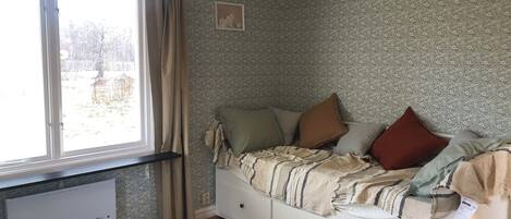 Basic Cottage, Mountain View | Living area