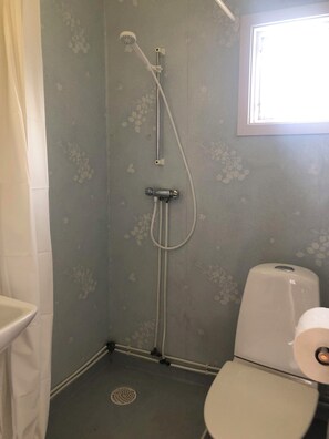 Basic Cottage, Mountain View | Bathroom