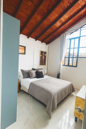 2 chambres, fer et planche à repasser