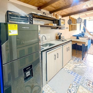 Micro-ondes, cafetière/bouilloire