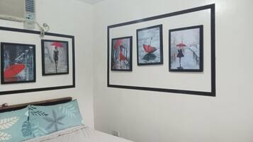 Bàn ủi/dụng cụ ủi quần áo