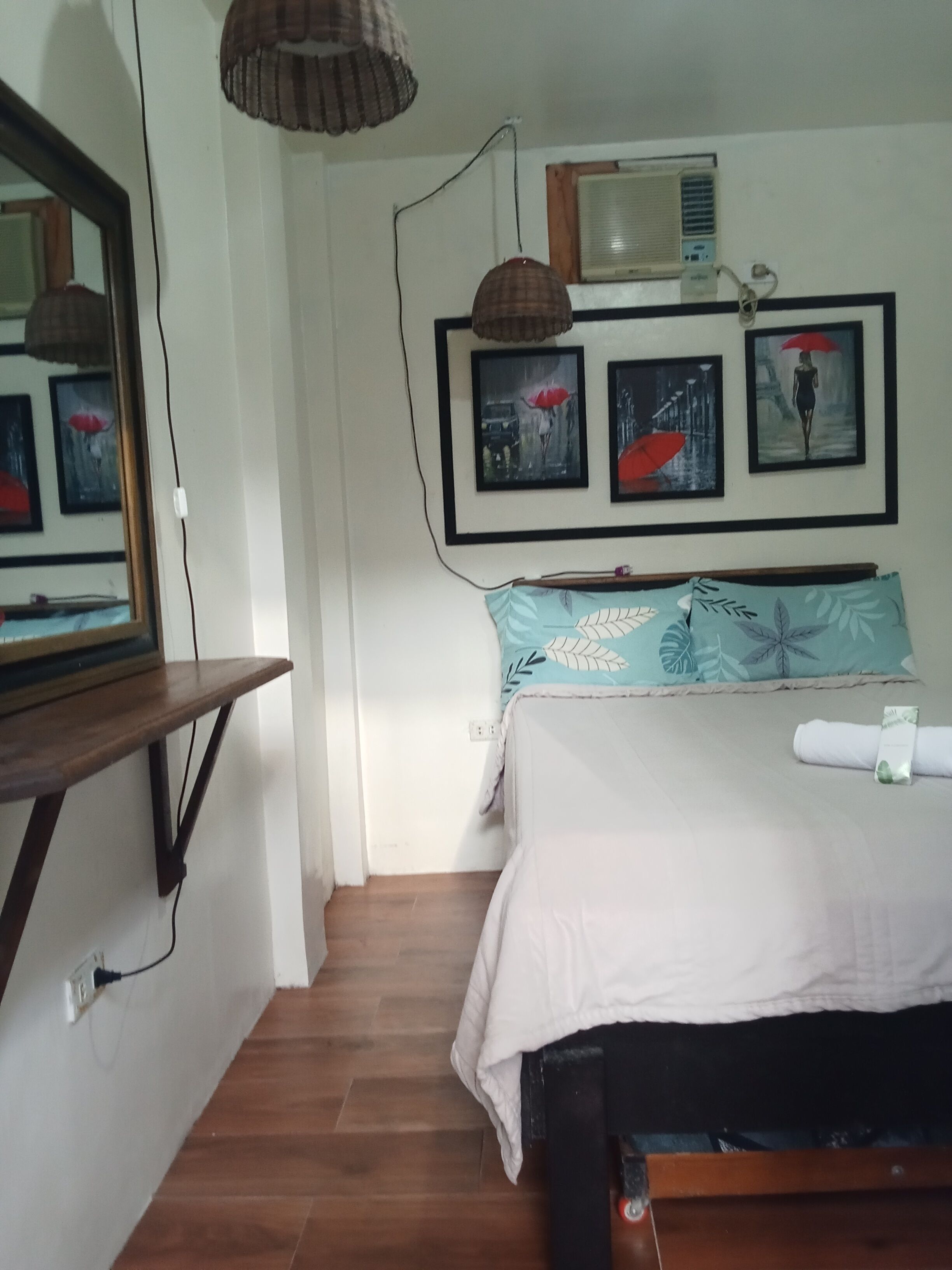 Bàn ủi/dụng cụ ủi quần áo 