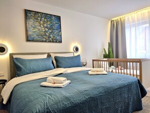 4 bedrooms, desk, iron/ironing board, travel crib