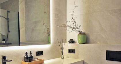 Stylish apartment: top location, quiet, parking- perfect for business & vacation