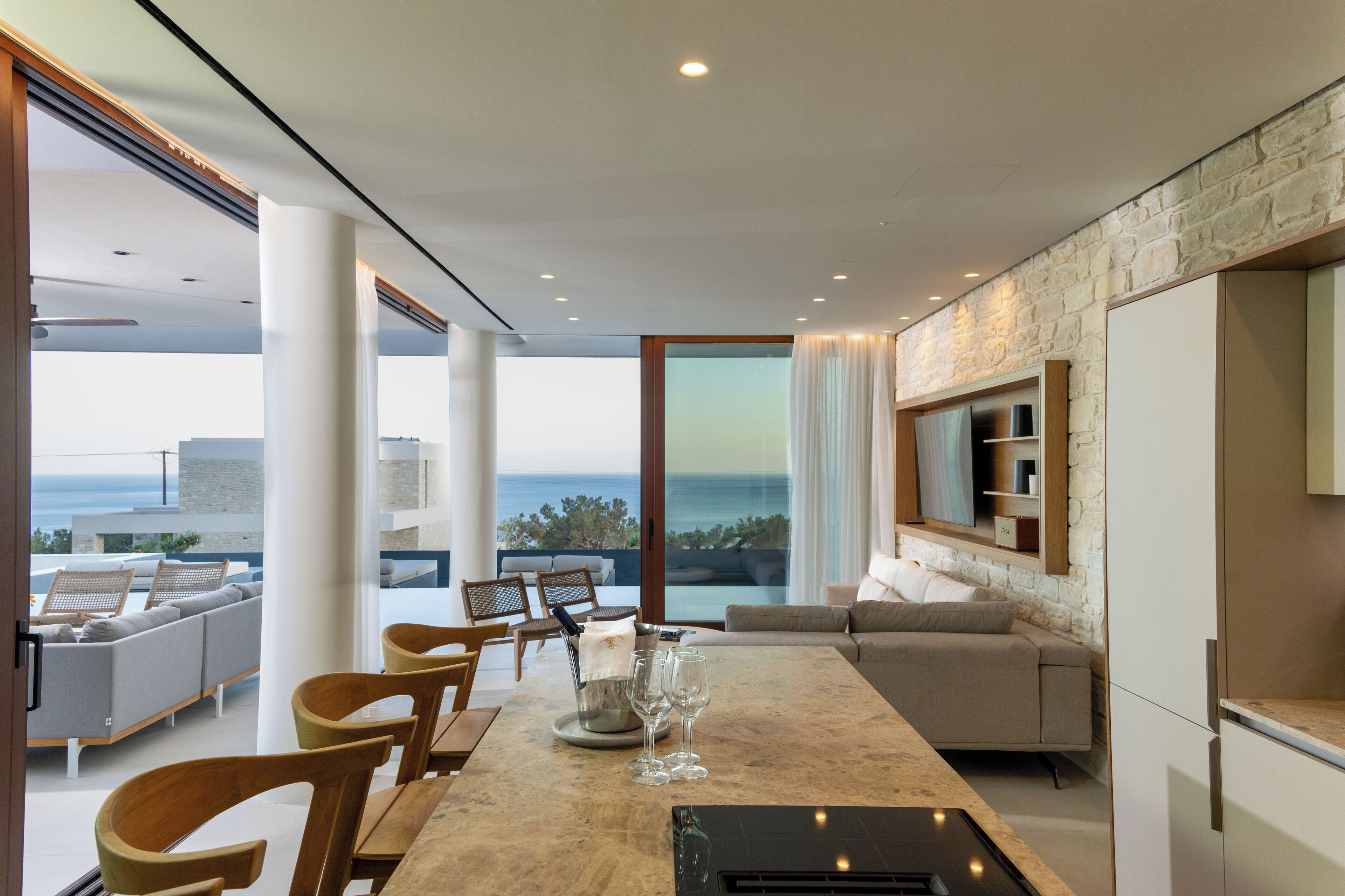 Full-sized fridge, microwave, oven, dishwasher