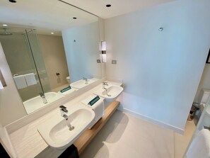 Handtücher, Seife, Toilettenpapier