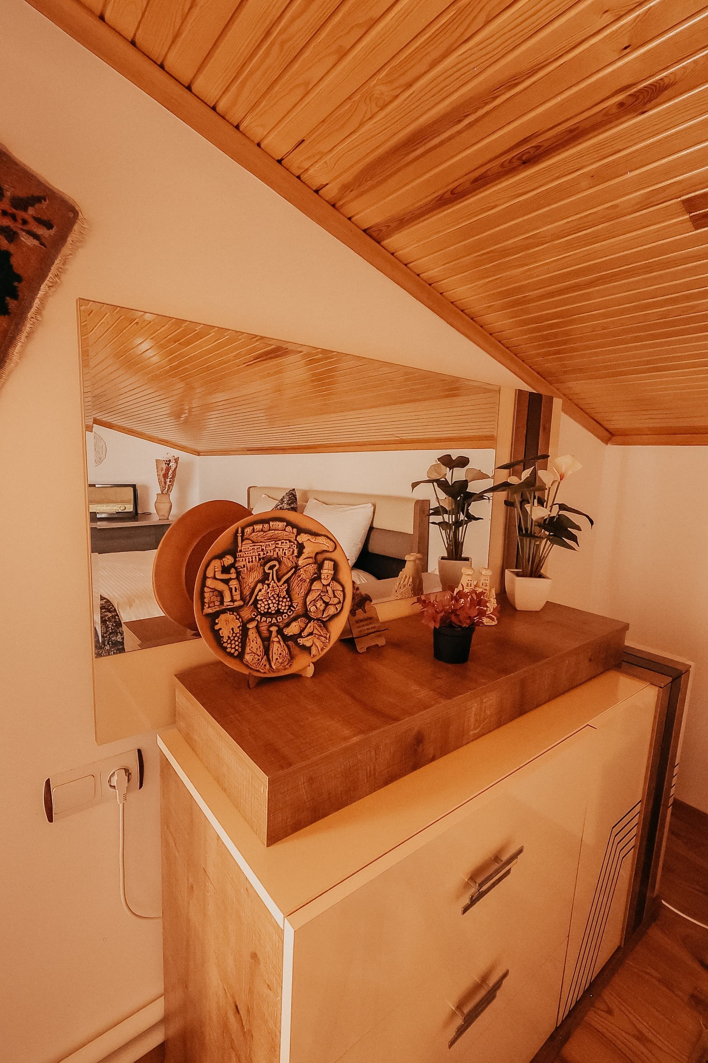 3 多间卧室、客房内保险箱、办公桌、熨斗/熨衣板