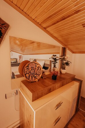 3 bedrooms, in-room safe, desk, iron/ironing board