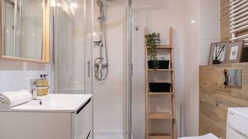 Classic Studio | Bathroom