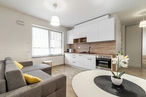 City Studio | Private kitchenette | Coffee/tea maker, electric kettle
