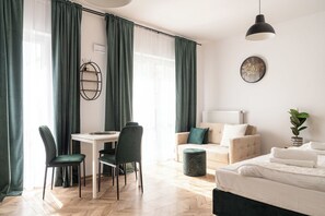 Studio Klasik | Setrika/meja setrika, Wi-Fi gratis, dan seprai linen