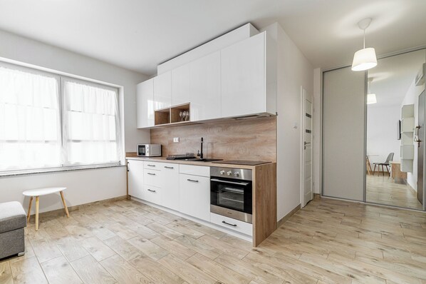 City Studio | Private kitchenette | Coffee/tea maker, electric kettle