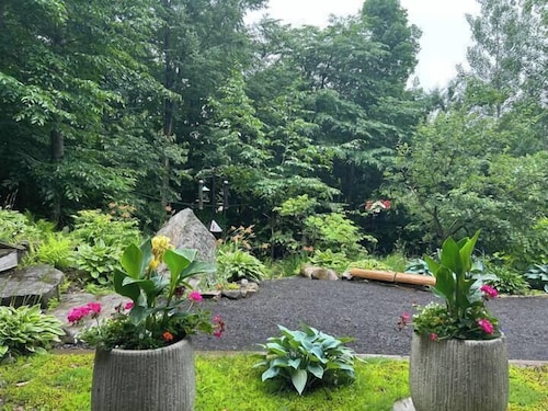Spa & Outdoor Pool | Montagnard des Pays-d'en-Haut