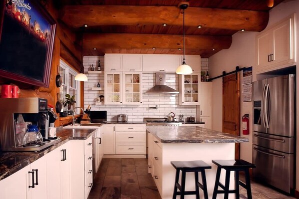 冰箱、微波炉、烤箱、炉灶