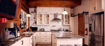 Spa & Outdoor Pool - Montagnard des Pays-d'en-Haut