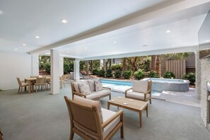 Outdoor dining - 3 Bald Eagle Immaculate Sea Pines Home: 6 Bedrooms, Pool, Elevator, Brand New (Hilton Head Island)