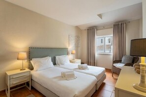 3 bedrooms, in-room safe, internet