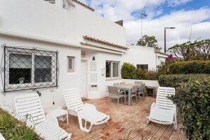 Outdoor dining - Townhouse Seraphina (Faro)