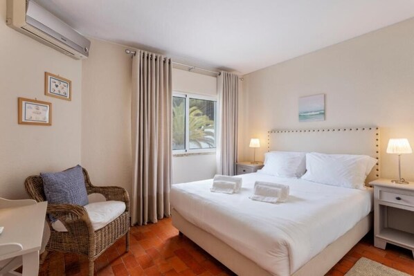 3 chambres, coffres-forts dans les chambres, accès Internet