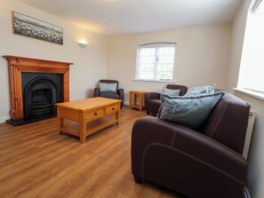 Living area - Canal Basin Cottage (Nantwich)