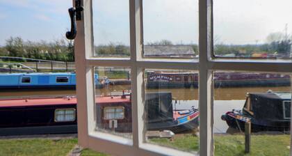 Canal Basin Cottage
