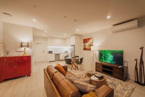 TV, offices - Top‑Floor Central Apartment - Sunny, Quiet, Balcony with views. (Christchurch)