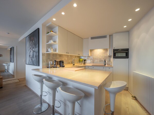 Apartment | Private kitchen - Apartment in Duinbergen With Sea Views (Knokke-Heist)