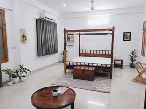 1 bedroom, desk, iron/ironing board, WiFi