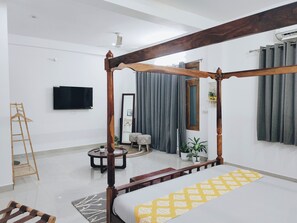 1 bedroom, desk, iron/ironing board, WiFi