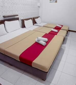 Deluxe Room, Multiple Beds - Davao Hub Dormitel Bed & Breakfast (Davao)