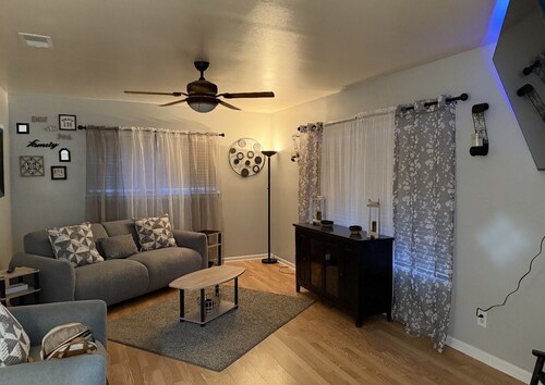 5 mins from I-10 ,4 bedrooms  and very spacious private 2400 sq ft home.