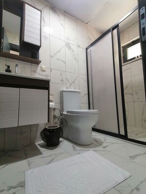 Family Cottage, Mountain View | Bathroom