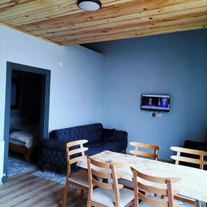 Family Cottage, Mountain View | Living area