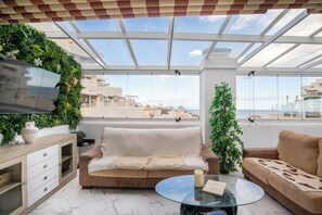 21-inch flat-screen TV with cable channels - Benalbeach With Pools And Seaview (Benalmádena)