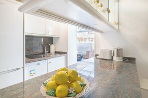 Fridge, stovetop, coffee/tea maker, electric kettle - Benalbeach With Pools And Seaview (Benalmádena)