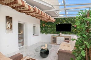 Family Apartment, Multiple Bedrooms (Benalbeach With Pools And Seaview) | 2 bedrooms, laptop workspace, iron/ironing board, free WiFi - Benalbeach With Pools And Seaview (Benalmádena)