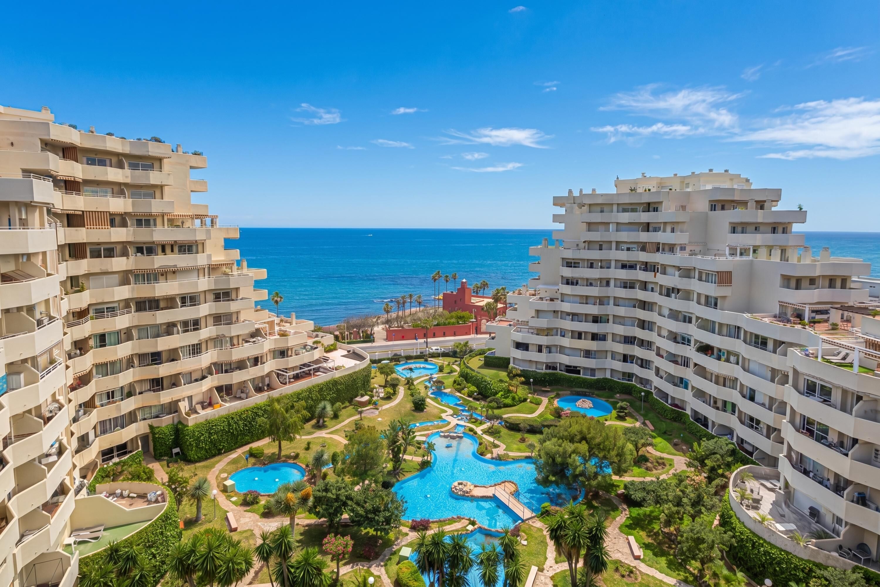 Apartament familiar, diversos dormitoris (Benalbeach With Pools And Seaview) | Exterior