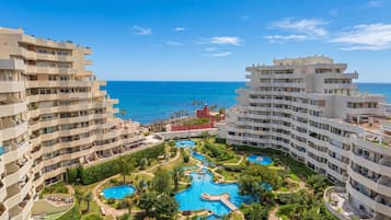 Apartament familiar, diversos dormitoris (Benalbeach With Pools And Seaview) | Exterior