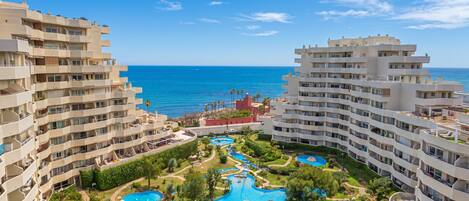 Departamento familiar, varias habitaciones (Benalbeach With Pools And Seaview) | Exterior