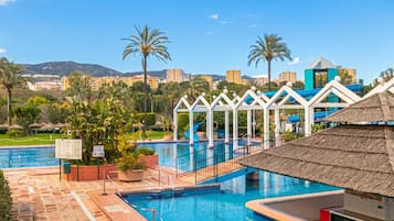 Appartement Familial, plusieurs chambres (Benalbeach With Pools And Seaview) | Piscine