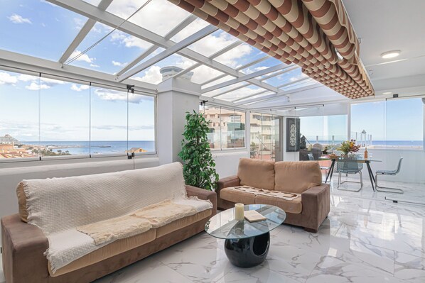 21-inch flat-screen TV with cable channels - Benalbeach With Pools And Seaview (Benalmádena)