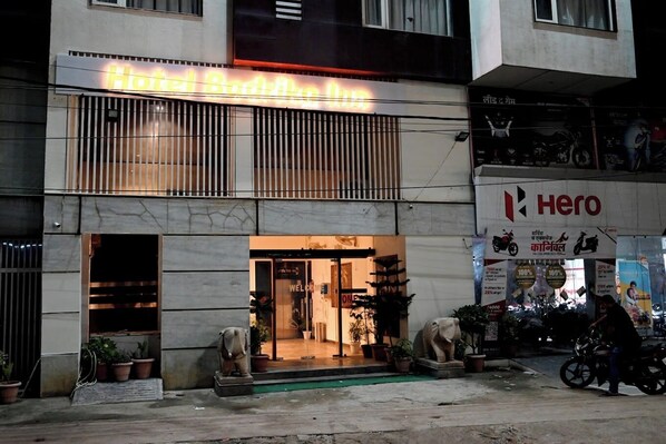 Exterior - Hotel Badrika Inn (Huzur)